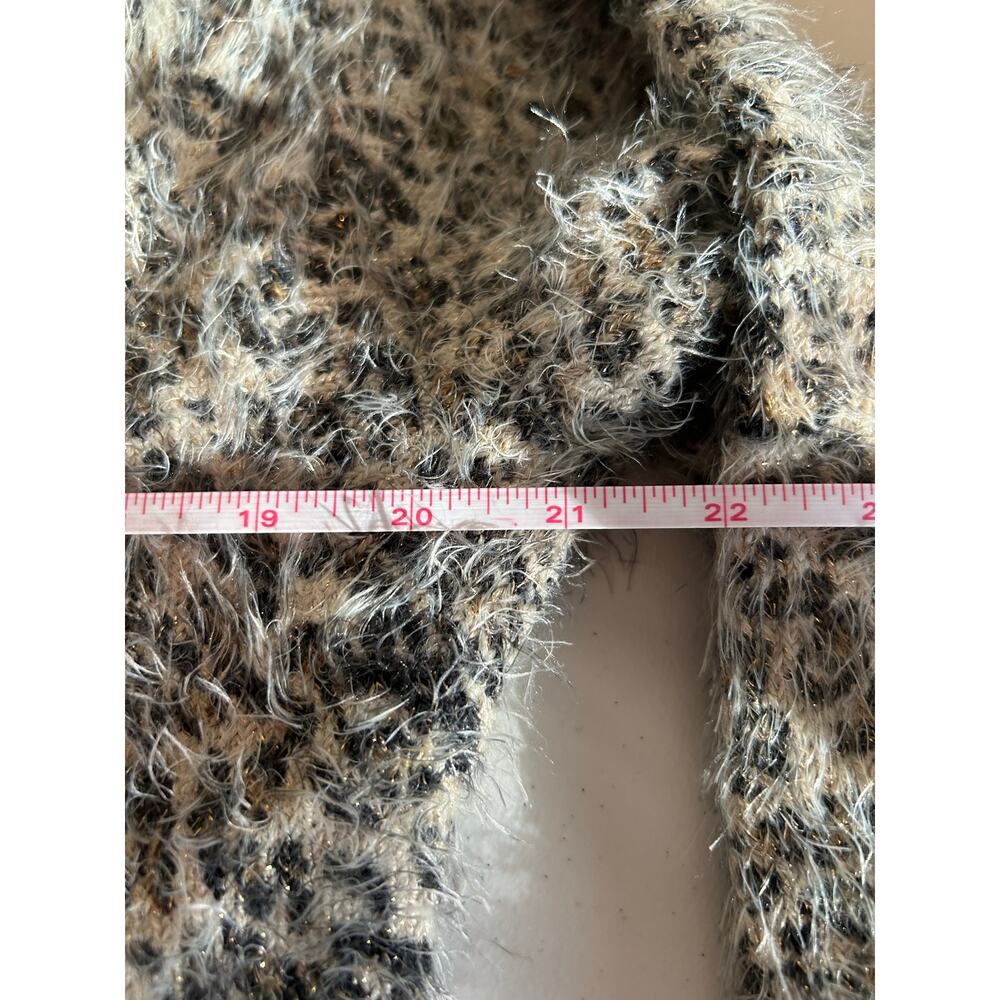 BKE Boutique Fuzzy Leopard Print V-Neck Cozy Sweater Women's Size L - Picture 5 of 8
